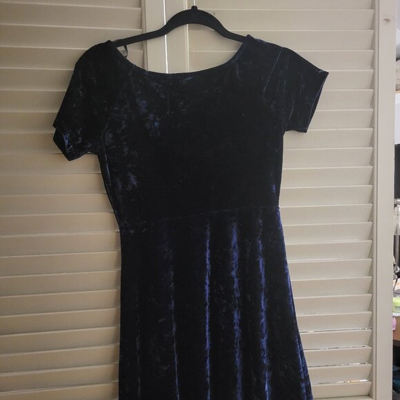 Women's Navy Velvet Mini Dress Forever 21 Small - Picture 2 of 4